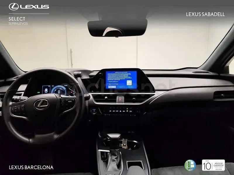 Usado Lexus UX Business Edition 184 CV (135 kW) 2021 Gris / plata SUV