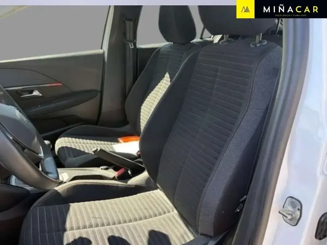 Usado Peugeot 208 Active 99 CV (72 kW) 2021 Blanco Utilitario