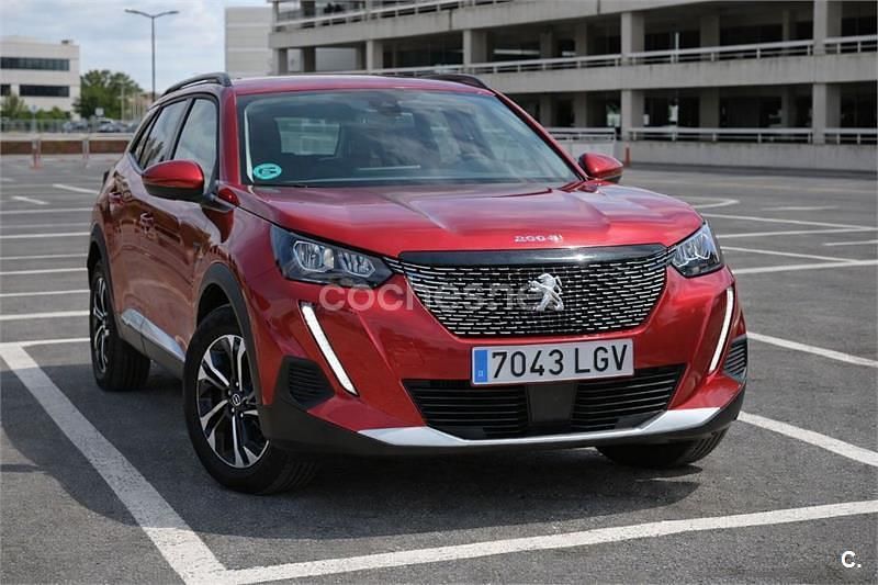 Usado Peugeot 2008 Allure 110 CV (80 kW) 2020 Rojo SUV