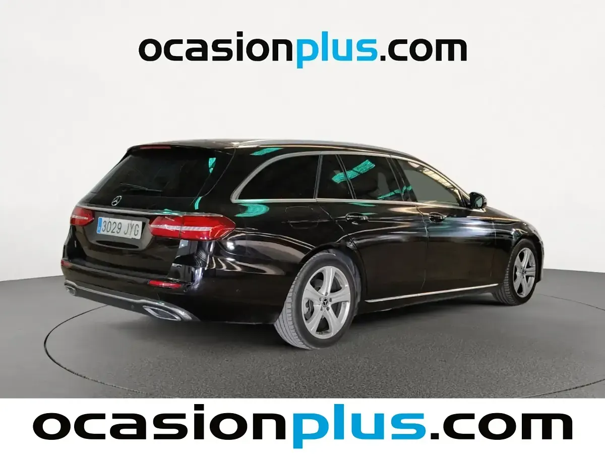 Usado Mercedes E220 194 CV (142 kW) 2017 Negro Familiar