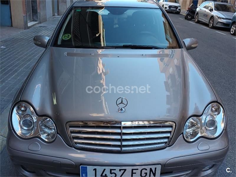Usado Mercedes C200 Avantgarde 122 CV (89 kW) 2006 Gris / plata Berlina