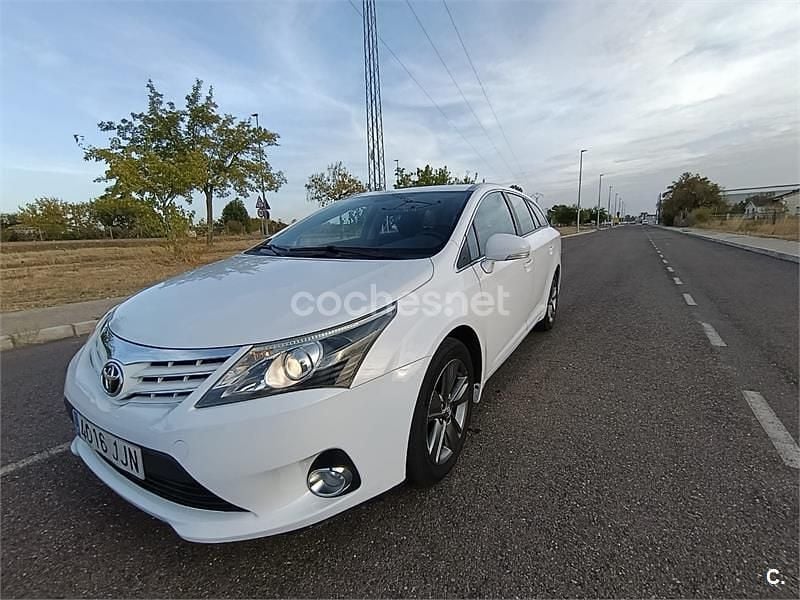 Usado Toyota Avensis Advance 124 CV (91 kW) 2015 Blanco Familiar
