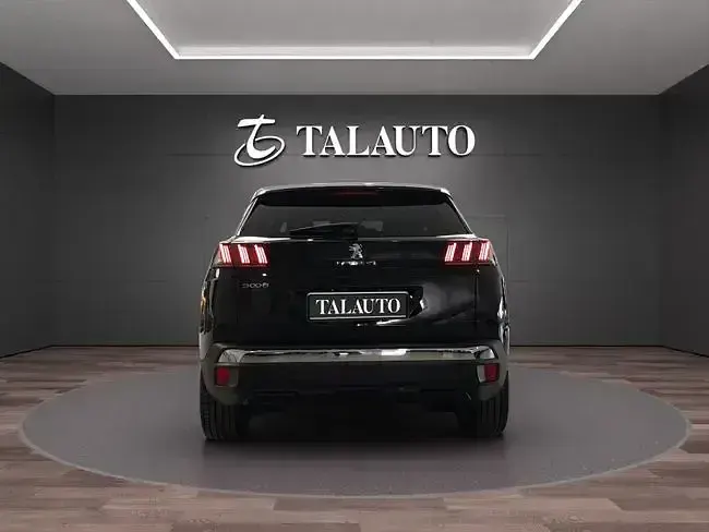 Usado Peugeot 3008 Allure 130 CV (95 kW) 2024 Negro SUV