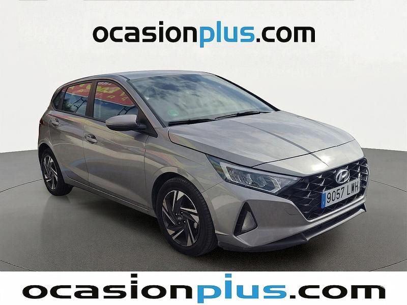 Usado Hyundai i20 100 CV (73 kW) 2022 Gris Utilitario