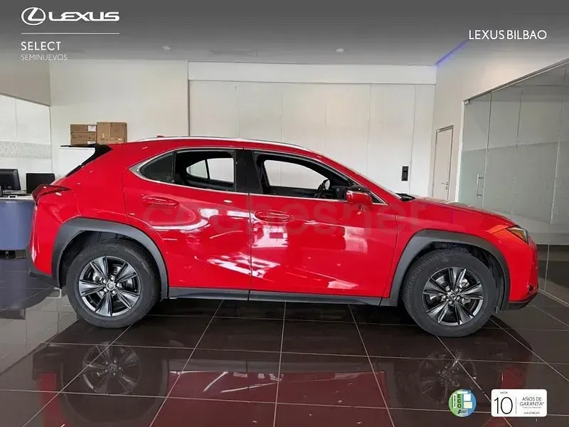 Usado Lexus UX Business Edition 184 CV (135 kW) 2022 Rojo SUV