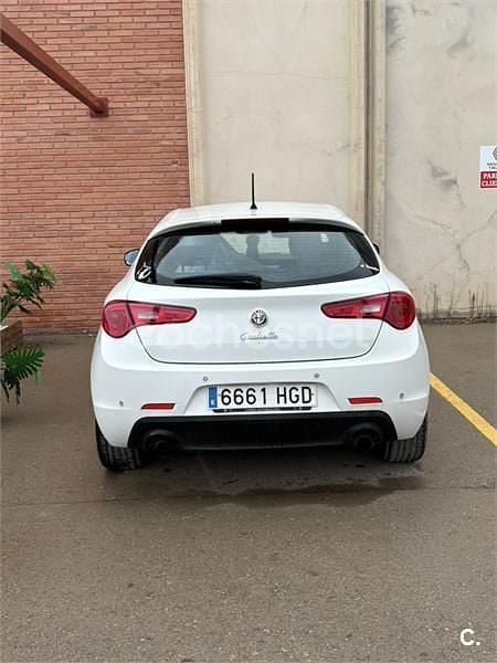Usado Alfa Romeo Giulietta Distinctive 140 CV (102 kW) 2011 Blanco Utilitario