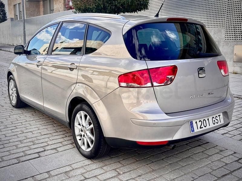 Usado Seat Altea XL Style 105 CV (77 kW) 2010 Beige Monovolumen