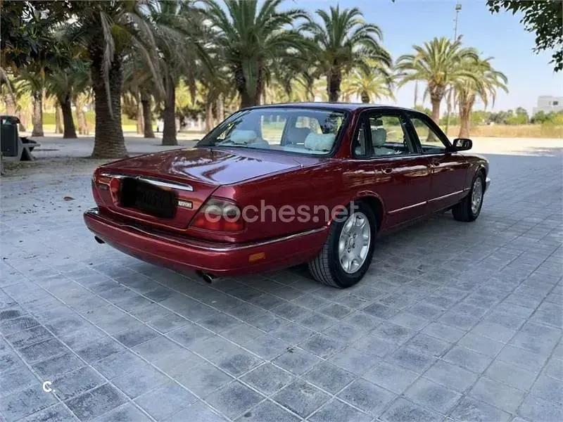 Usado Jaguar XJ 216 CV (158 kW) 1995 Granate Berlina