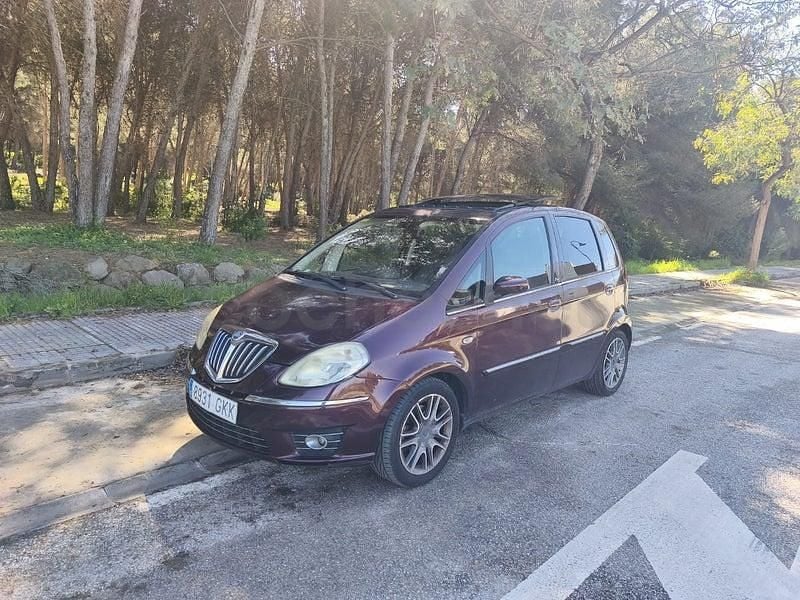 Usado Lancia Musa 90 CV (66 kW) 2008 Granate Monovolumen