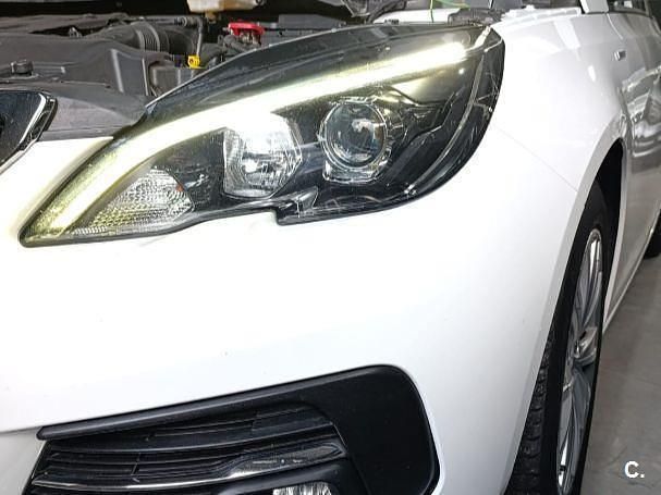 Usado Peugeot 308 SW Style 130 CV (95 kW) 2020 Blanco Familiar