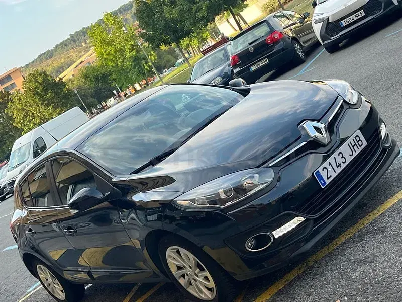 Usado Renault Mégane LIMITED 115 CV (84 kW) 2015 Negro Berlina