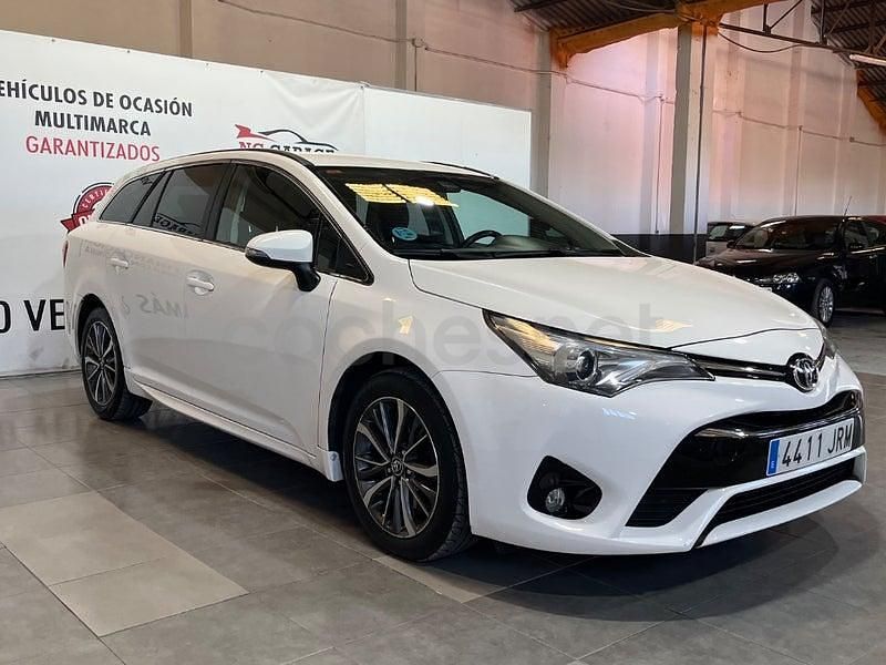 Usado Toyota Avensis Executive 143 CV (105 kW) 2016 Blanco Familiar