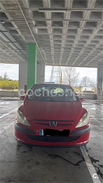 Usado Peugeot 307 90 CV (66 kW) 2003 Rojo Berlina
