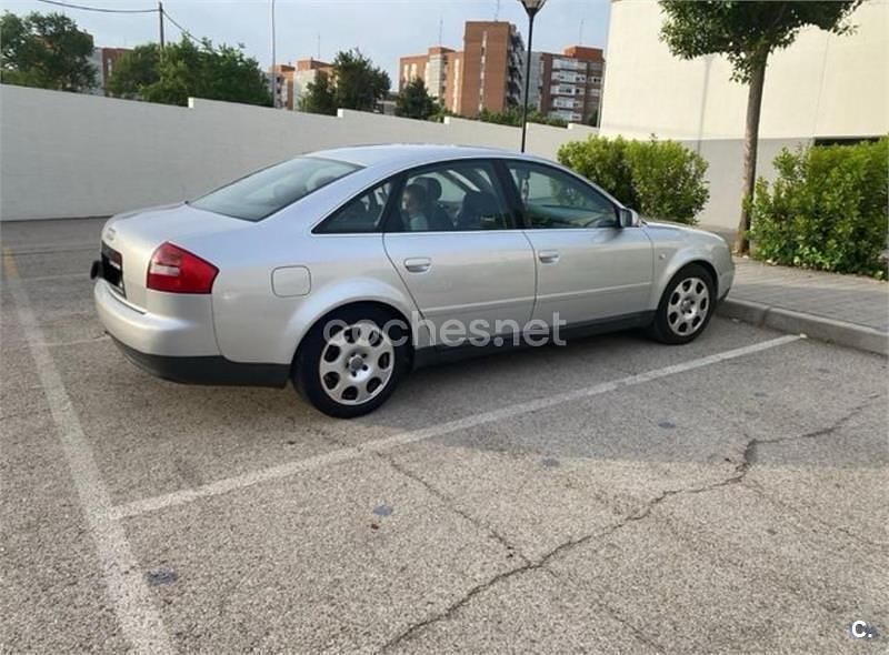Usado Audi A6 130 CV (95 kW) 2003 Gris / plata Berlina