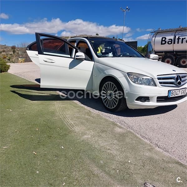 Usado Mercedes C200 136 CV (100 kW) 2010 Blanco Berlina