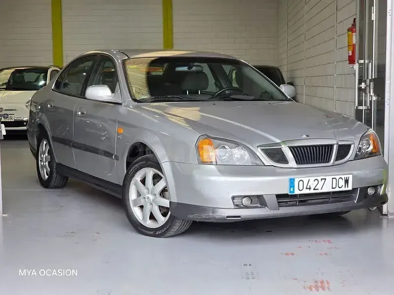 Usado Chevrolet Evanda CDX 131 CV (96 kW) 2005 Gris / plata Berlina
