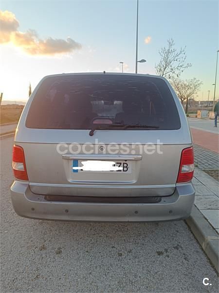 Usado Kia Carnival LX 144 CV (105 kW) 2006 Gris / plata Monovolumen
