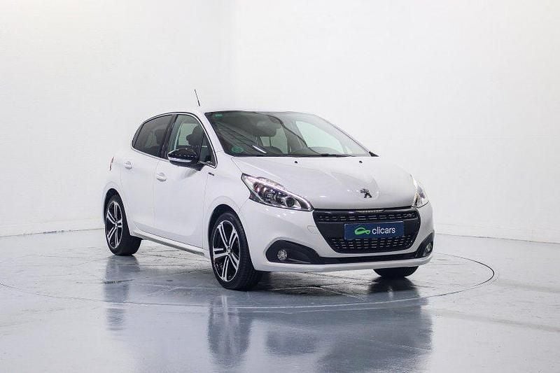 Usado Peugeot 208 GT-line 110 CV (80 kW) 2019 Blanco Utilitario