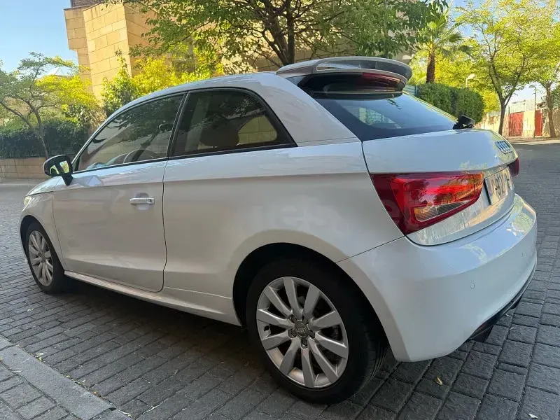 Usado Audi A1 Attraction 86 CV (63 kW) 2014 Blanco Utilitario