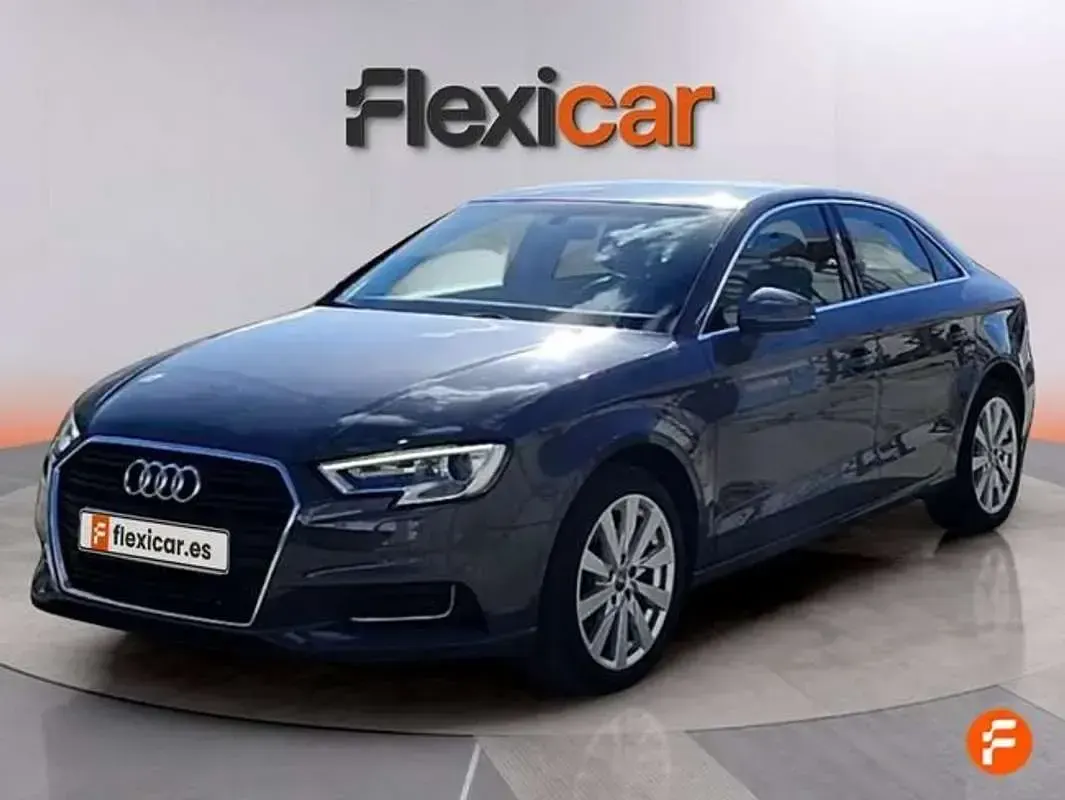 Usado Audi A3 116 CV (85 kW) 2018 Gris Berlina