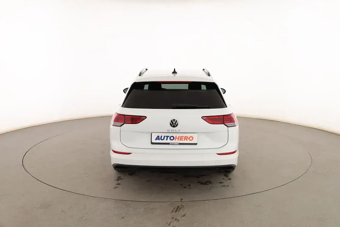 Usado VW Golf VIII Life 116 CV (85 kW) 2023 Blanco Familiar