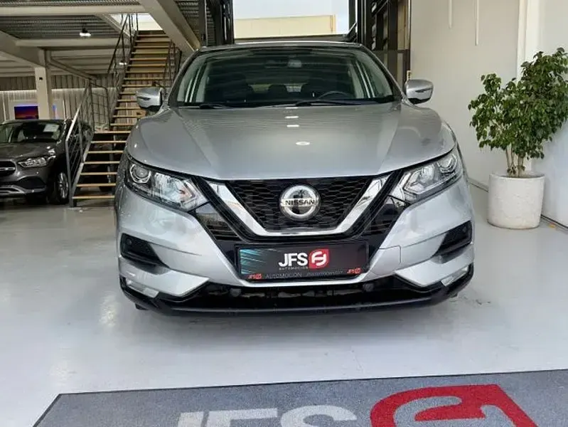 Usado Nissan Qashqai Acenta 115 CV (84 kW) 2020 Gris / plata SUV