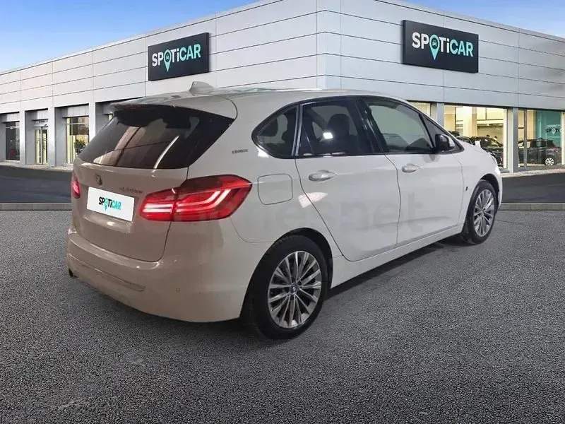 Usado BMW 225 Active Tourer iPerformance 224 CV (164 kW) 2018 Blanco Monovolumen