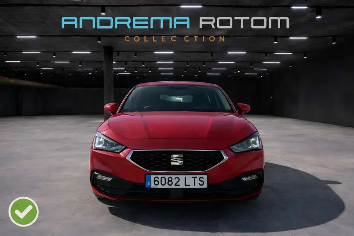 Usado Seat Leon Reference 116 CV (85 kW) 2021 Rojo Utilitario