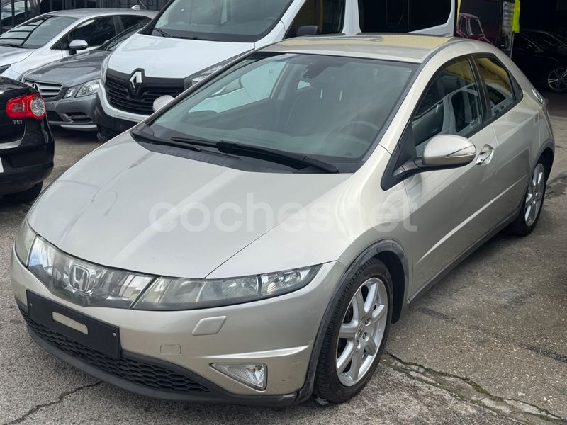 Beige Usado 2009 Honda Civic Executive Berlina | 6200 € (Buen precio) - Imagen 1/4