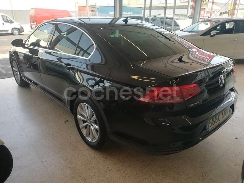 Usado VW Passat Advance 150 CV (110 kW) 2019 Negro Berlina