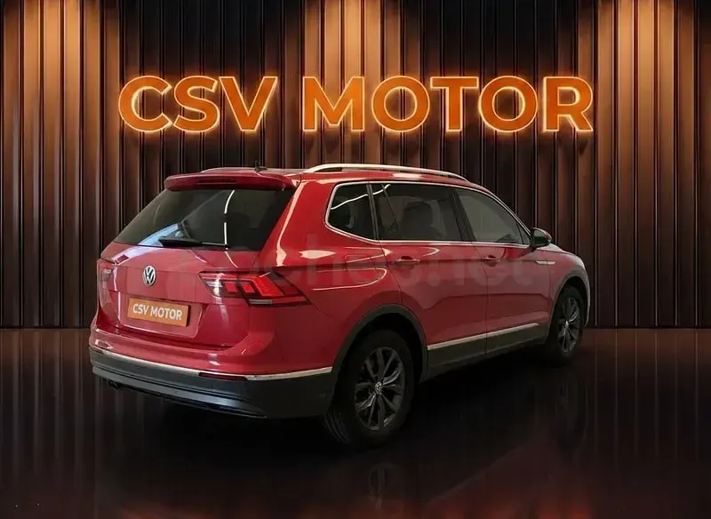 Usado VW Tiguan Allspace Life 150 CV (110 kW) 2022 Rojo SUV