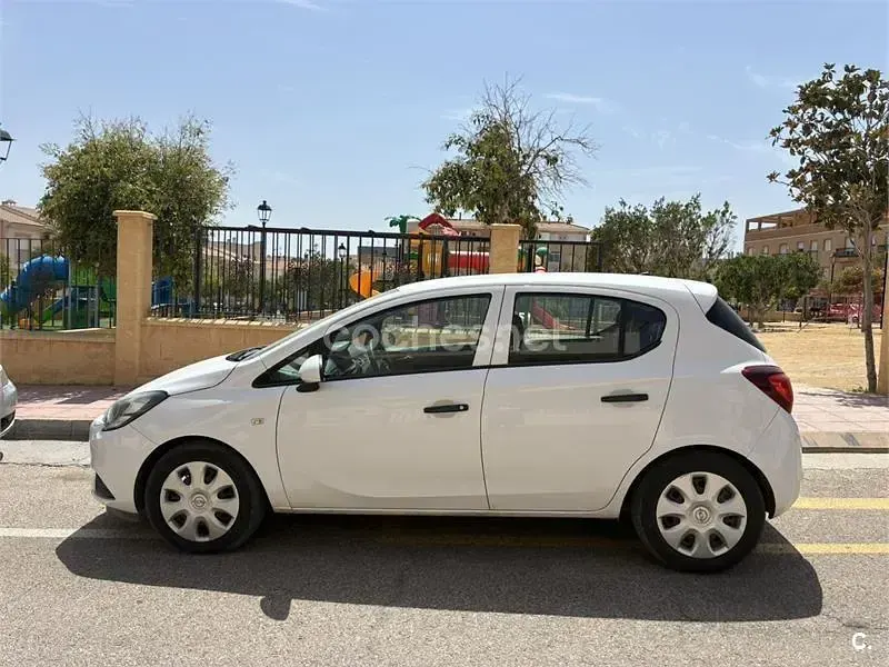 Usado Opel Corsa Expression 75 CV (55 kW) 2017 Blanco Utilitario