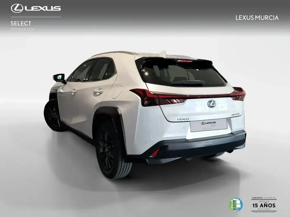 Usado Lexus UX Business Edition 184 CV (135 kW) 2023 Blanco SUV