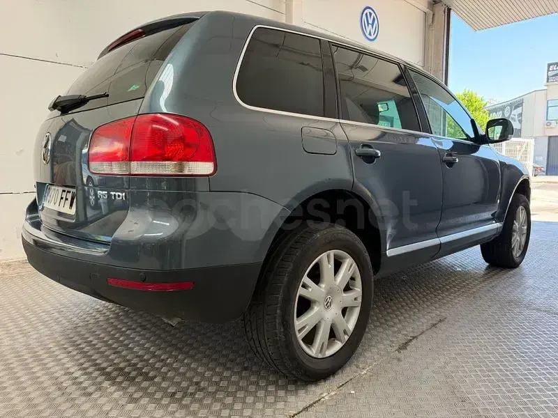 Usado VW Touareg R 174 CV (127 kW) 2006 Gris / plata SUV