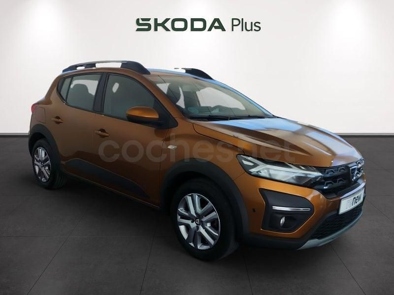 Usado Dacia Sandero Comfort 91 CV (66 kW) 2021 Naranja Berlina