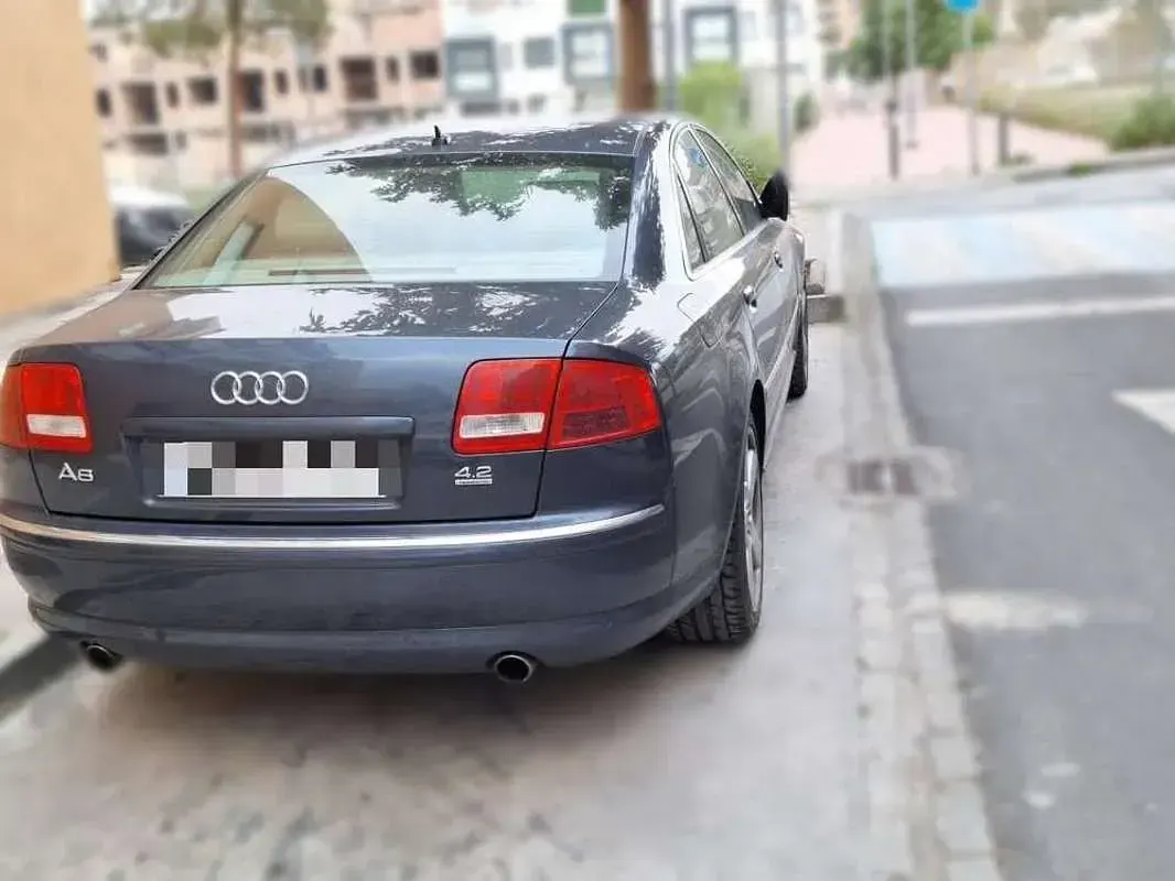 Usado Audi A8 349 CV (256 kW) 2006 Azul Berlina
