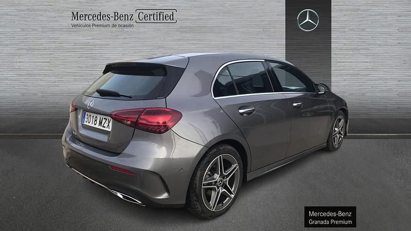 Usado Mercedes A180 AMG line 136 CV (100 kW) 2025 Gris montaña Berlina