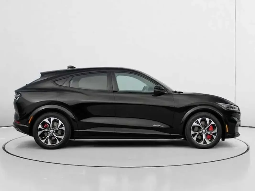 Usado Ford Mustang Mach-E 197 kW (269 CV) 2023 Negro SUV