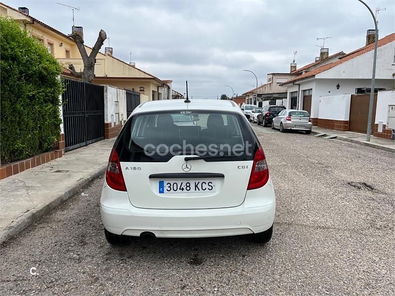 Usado Mercedes A160 82 CV (60 kW) 2012 Blanco Monovolumen
