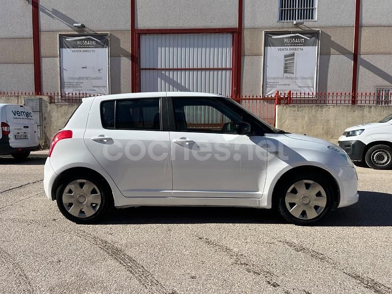 Usado Suzuki Swift GL 75 CV (55 kW) 2008 Blanco Berlina