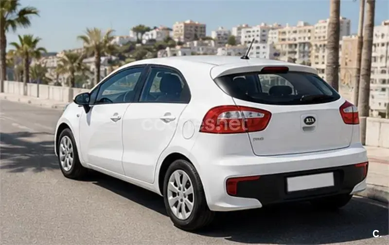 Usado Kia Rio 84 CV (61 kW) 2016 Blanco Utilitario
