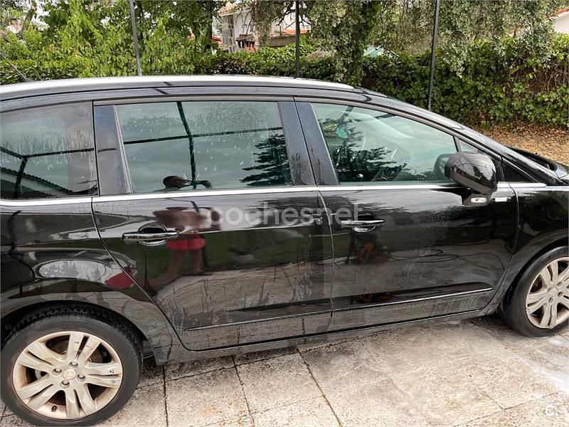 Usado Peugeot 5008 Style 120 CV (88 kW) 2015 Negro Monovolumen
