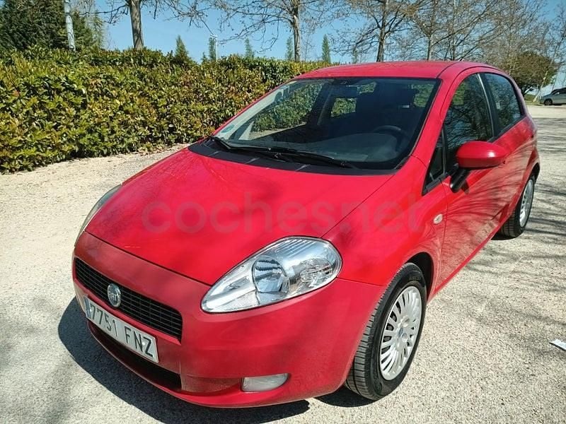 Usado Fiat Grande Punto Active 95 CV (69 kW) 2007 Rojo Utilitario