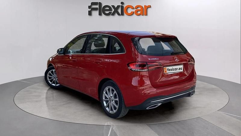 Usado Mercedes B200 151 CV (111 kW) 2019 Rojo Monovolumen