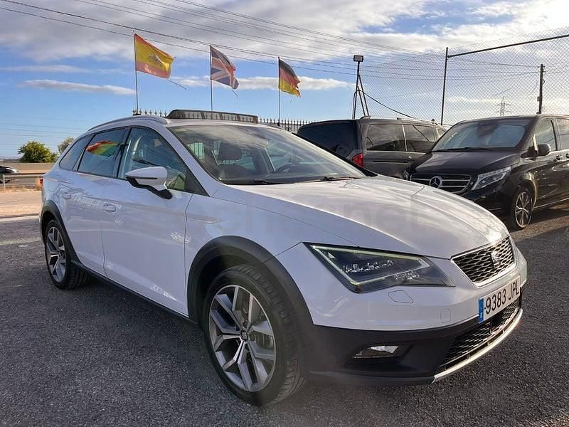Usado Seat Leon 4Drive 184 CV (135 kW) 2016 Blanco Familiar