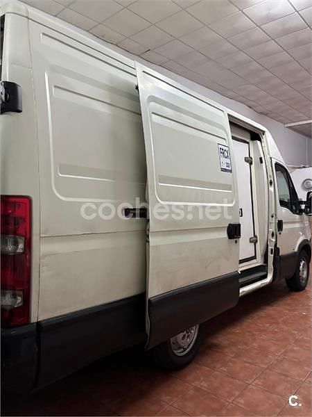 Usado Iveco Daily 140 CV (102 kW) 2009 Blanco Recogida
