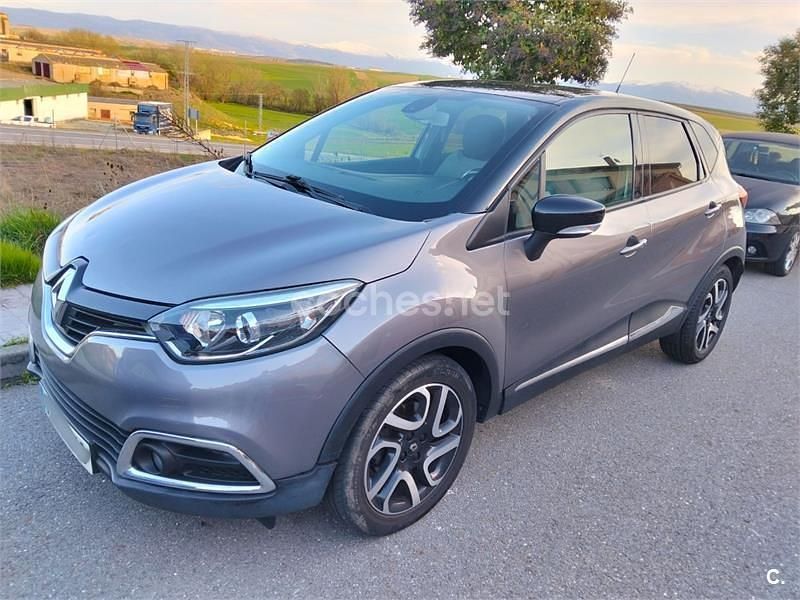 Usado Renault Captur Zen 90 HP (66 kW) 2014 Cinzento SUV