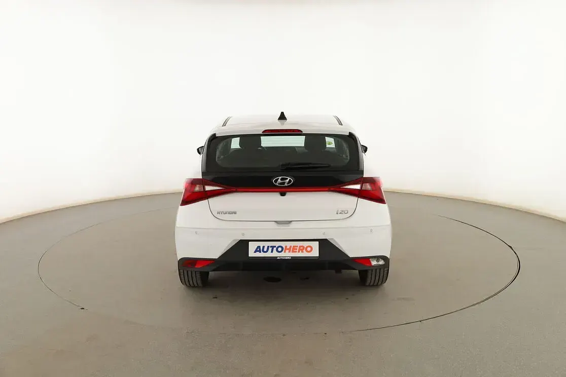 Usado Hyundai i20 101 CV (74 kW) 2022 Blanco Utilitario