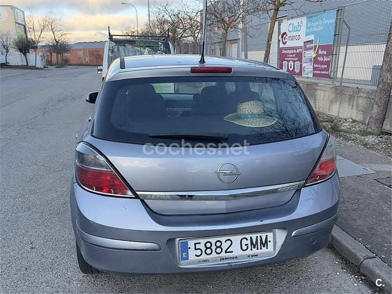 Usado Opel Astra Edition 110 CV (80 kW) 2009 Azul Berlina