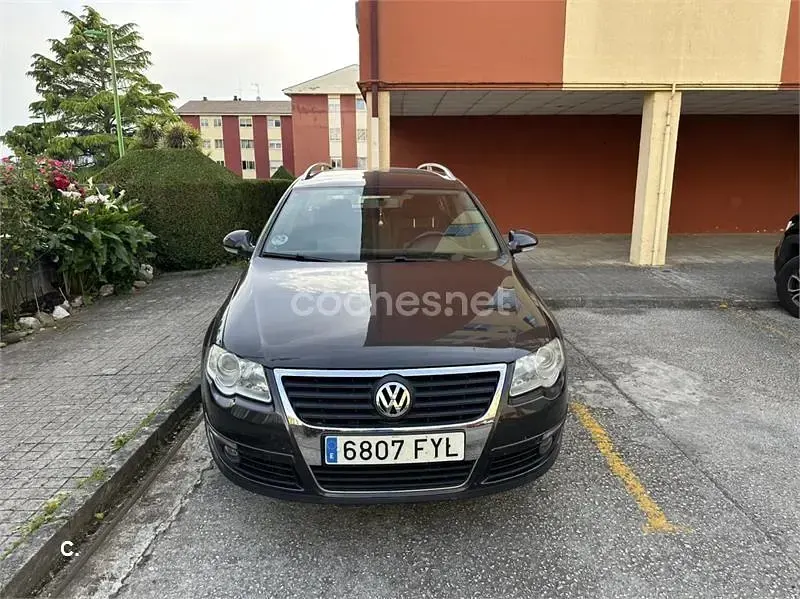 Usado VW Passat Advance 140 CV (102 kW) 2007 Marrón Familiar